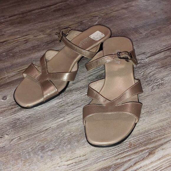 Munro bronze color sandals Sz 8.5W - Picture 1 of 7